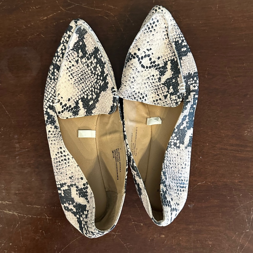 A New Day Snakeskin Women’s Flats, size 11